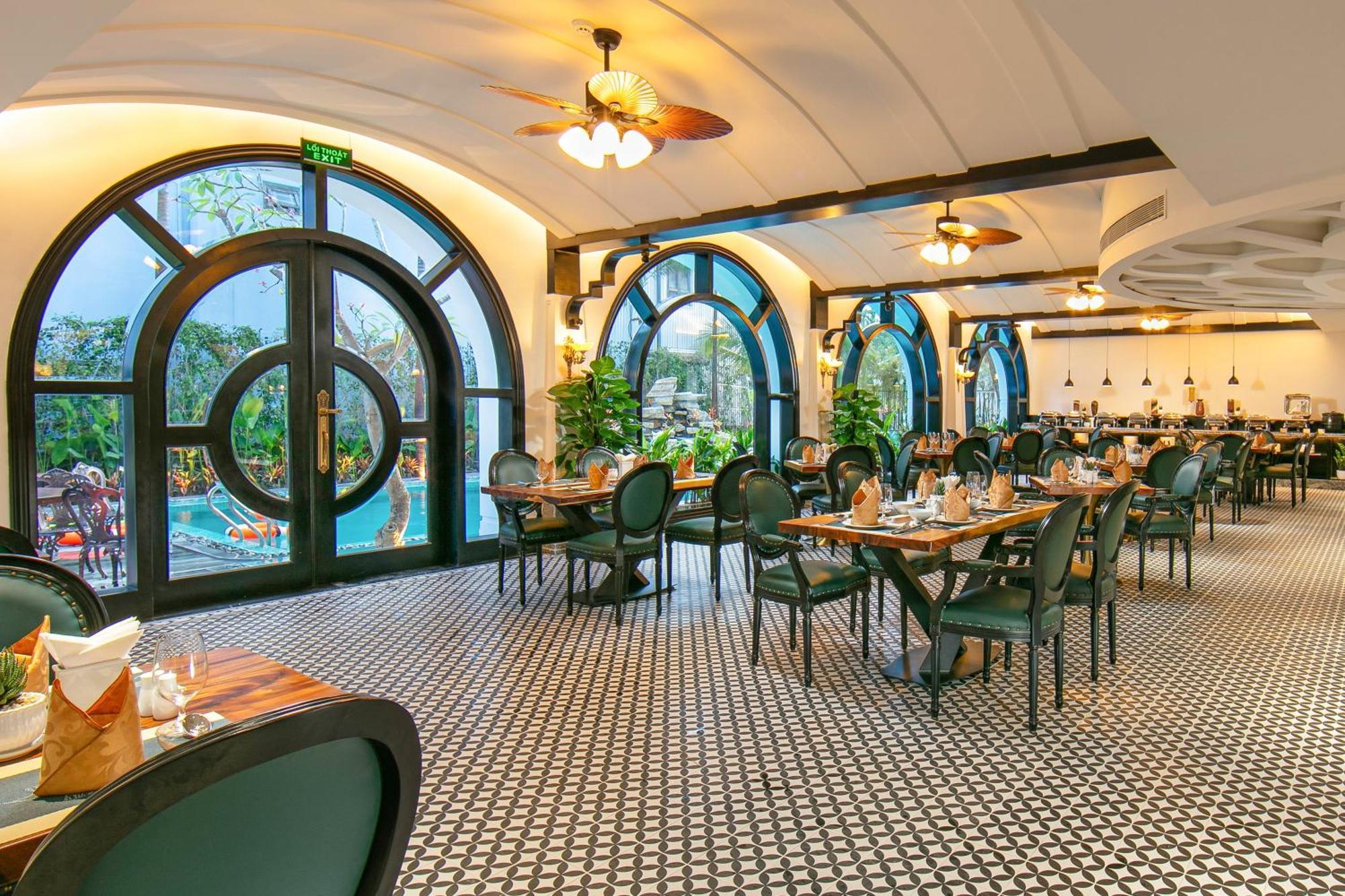 Grand Sunrise Palace Hoi An- A Luxury Indochine Hotel & Spa Exterior photo The restaurant's interior